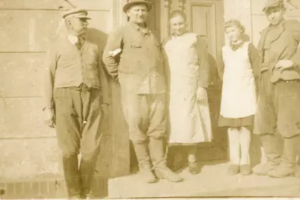 Kiełczewo, 1940 rok. Mieczysław Olek, Leon, Józefa, Felicja i Tadeusz Mocek