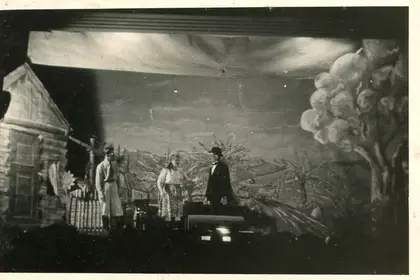 Od lewej: Józef Kubiak (Młynarczyk), Felicja Mocek (Hanka), Franciszek Woźniak (Pisarz)